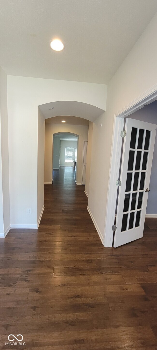3715 W Denise Dr