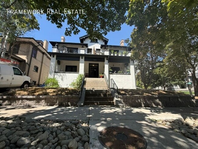 Photo - 1379 Detroit St Unit 3