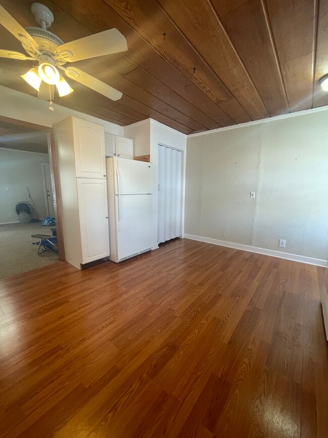 Photo - 15848 Lake Iola Rd