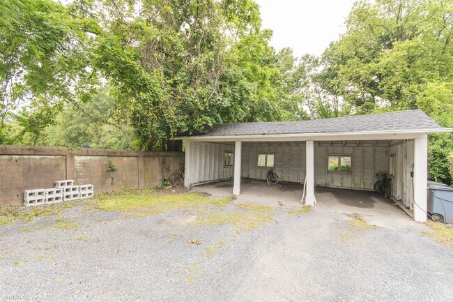 Photo - 2 br, 1 bath Duplex - 169 S Harrison St Un...