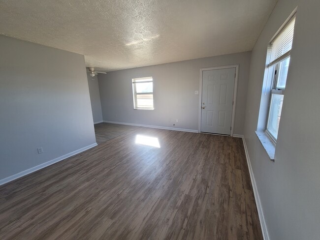 Building Photo - Mill St Unit 6
