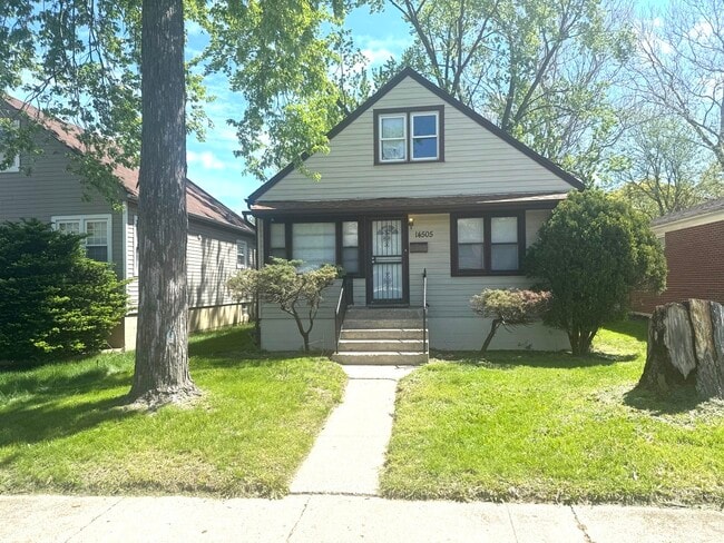 Building Photo - 14505 Minerva Ave