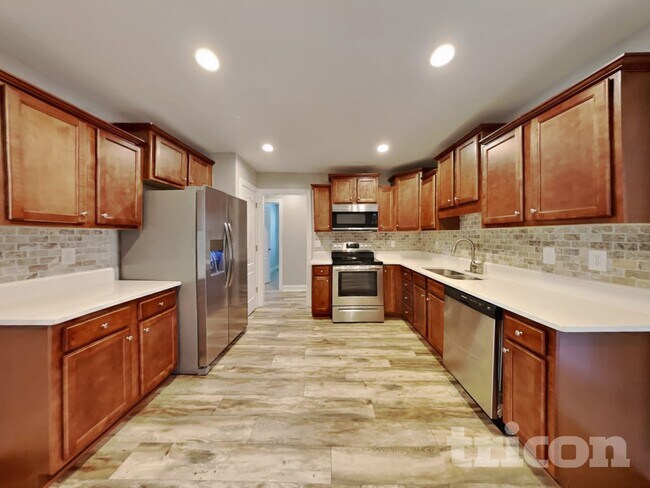 Photo - 302 Oxfordshire Dr