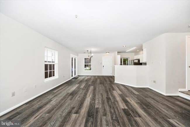 Photo - 4960 Clarendon Terrace