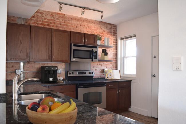 Kitchen - Raleigh Arms Apartments