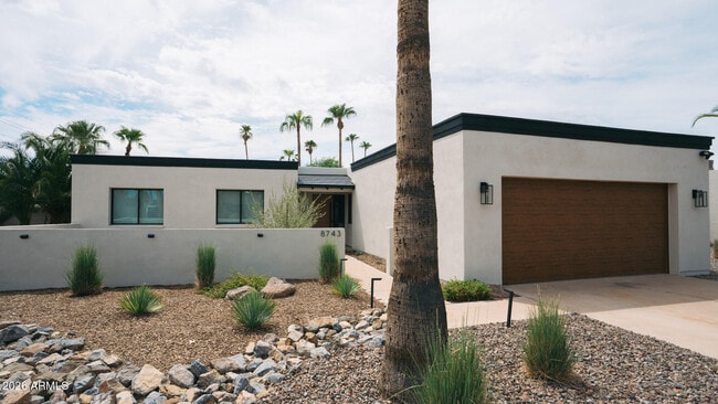 Building Photo - 8743 E Bonita Dr