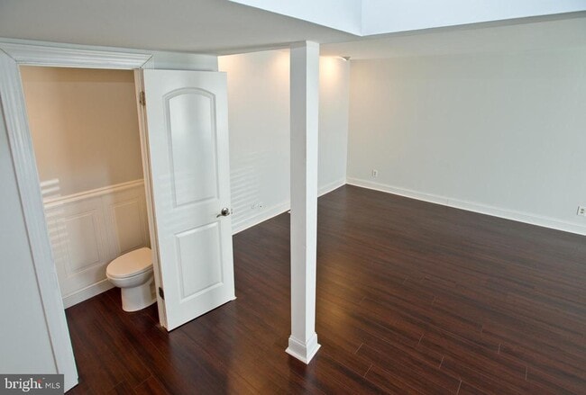 126 E Chelsea Cir