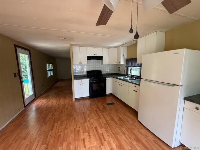 Photo - 20 Tanglewood Park Dr