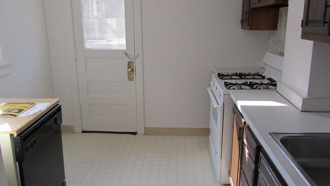 Photo - 1845 Chislett St