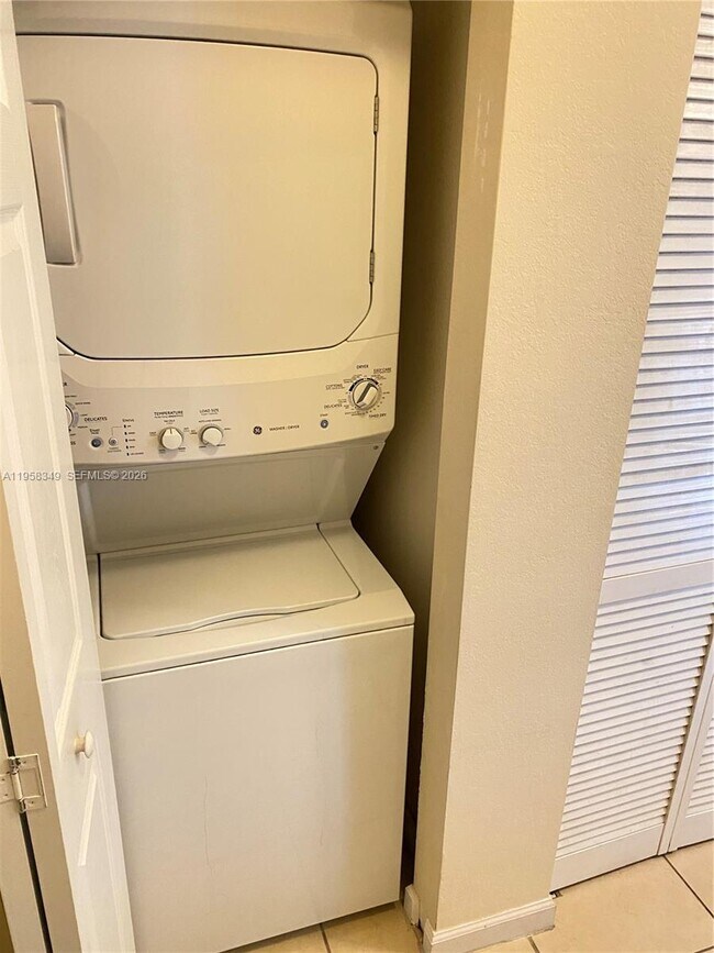 Photo - 9430 SW 170th Passage Unidad 0