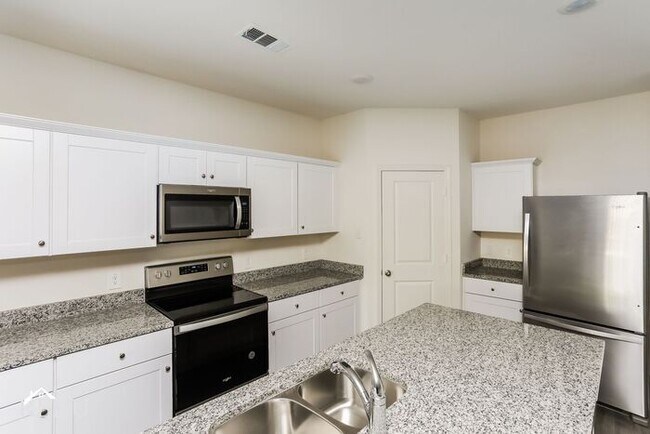 1312 Ancer Wy