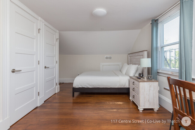 Building Photo - 117 Centre St Unit 3 Rental
