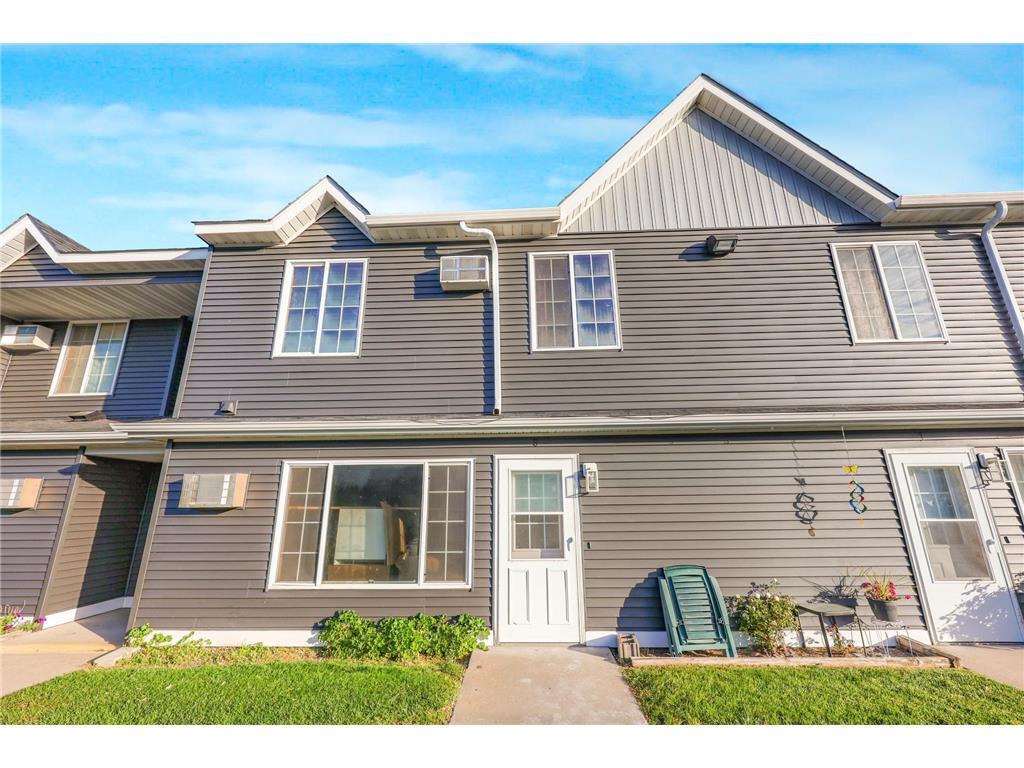 Photo - 490 3rd St S