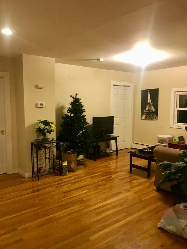 Building Photo - 42 Sewall St Unit 1