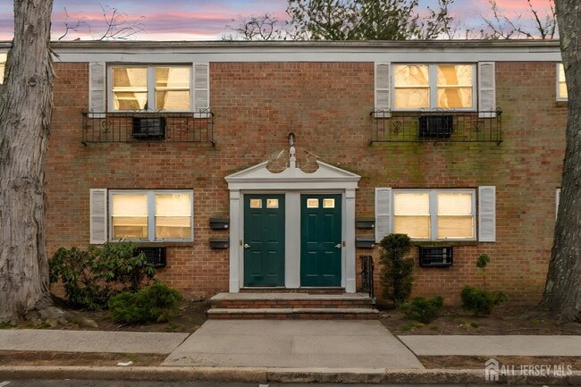 Building Photo - 289 Main St Unit 4Q