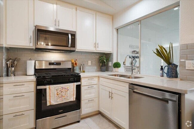 Building Photo - 6400 S Meadows Blvd Rental