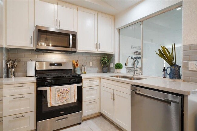 Photo - 6400 S Meadows Blvd House