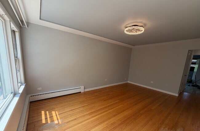 Photo - 5558 W Wilson Ave Unit 2 FL