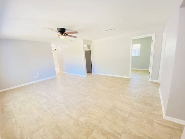 Photo - Beautiful 3 Bedroom House in Quiet Ormond ...