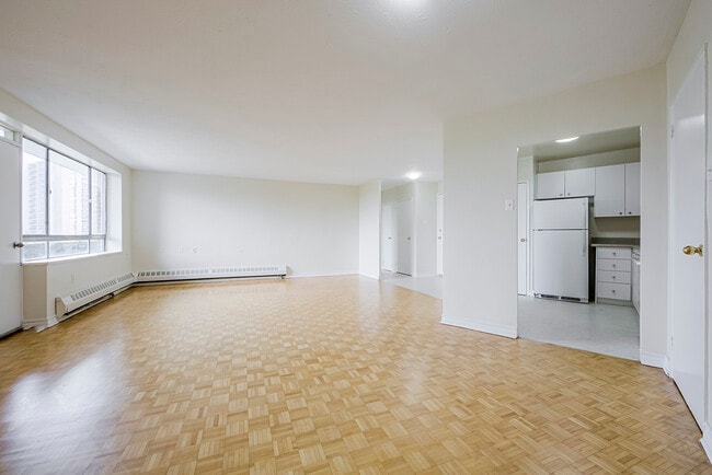 Photo - 350 The Westmall