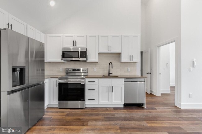 Building Photo - 7037 Ridge Ave Unit 303