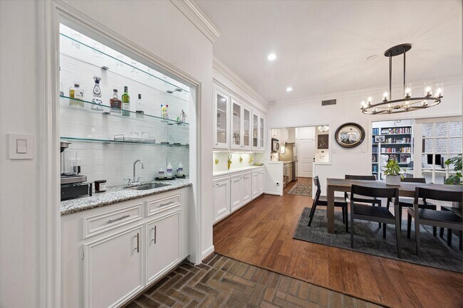 2220 Fulham Ct