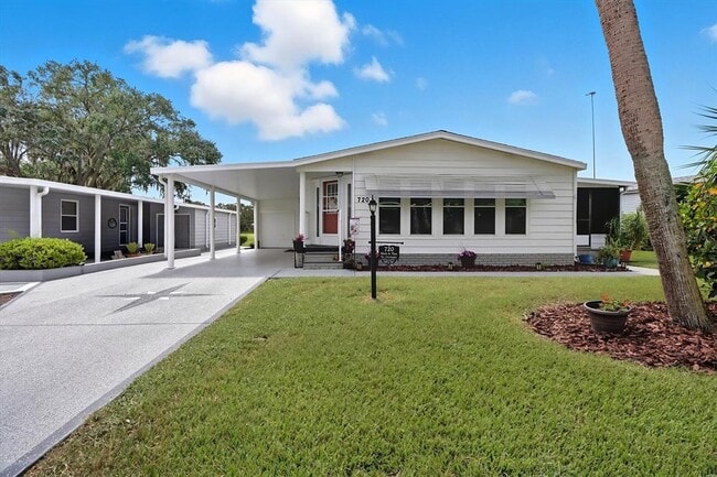 Photo - 720 Orchid St