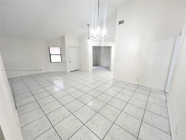 Photo - 210 Maddy Ln