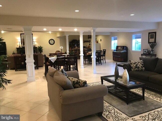 Photo - 2964 Wilson Ave