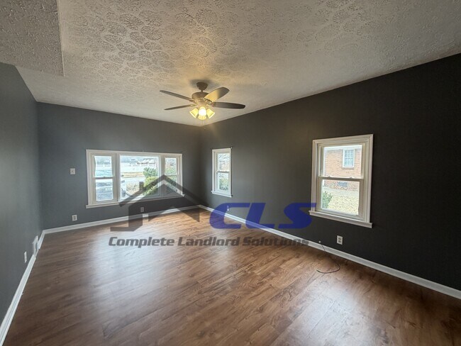 Photo - 2116 Poplar St