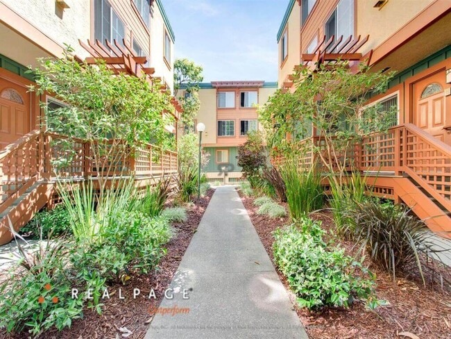 Peninsula Pines Apartments