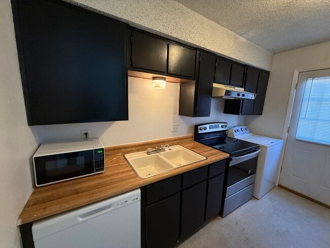 Photo - 1301 Indian Trail Unidad Apt D