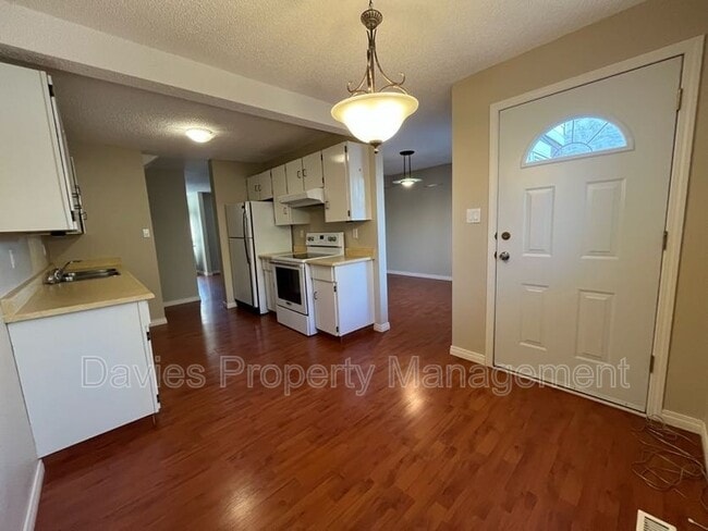 Photo - 11111-11126 26 Ave NW