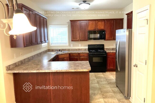 Photo - 2560 Freemont St