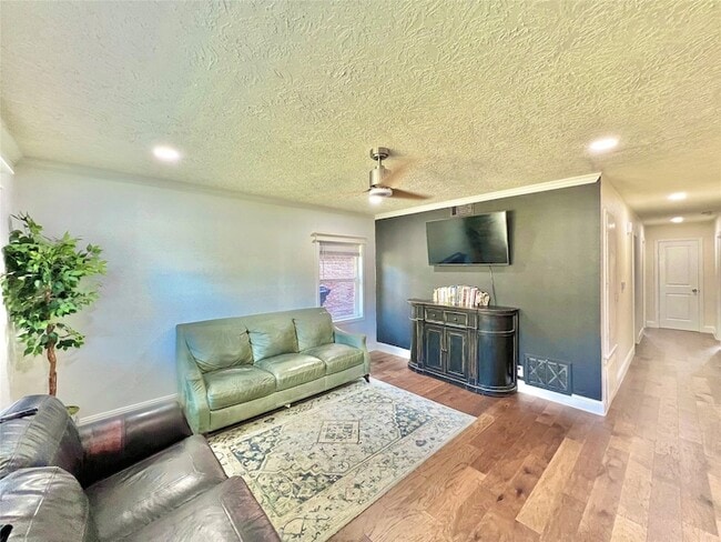 Photo - 4913 W 43rd St