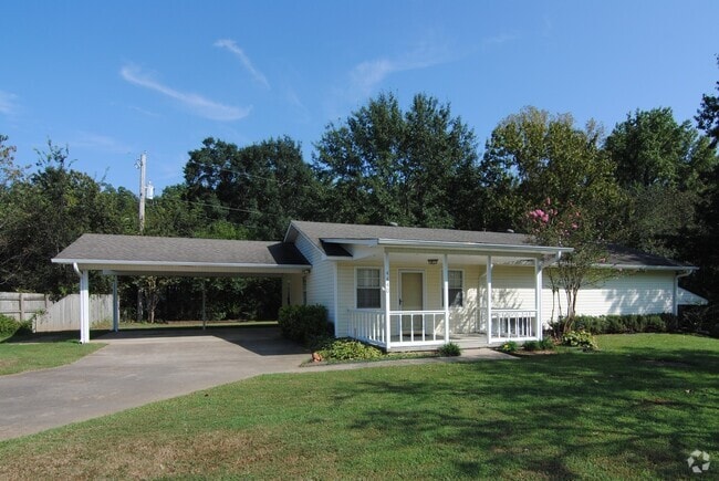 Building Photo - 3/2 This is a MUST SEE! Rental