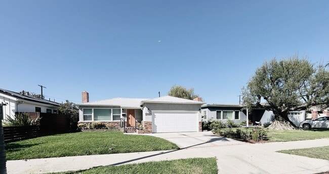 Building Photo - Beyond Beautiful Newly Remodeled Two Bedro...