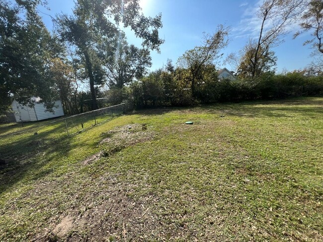 Building Photo - Renovated 2 Bed 2 Bath Lake Charles