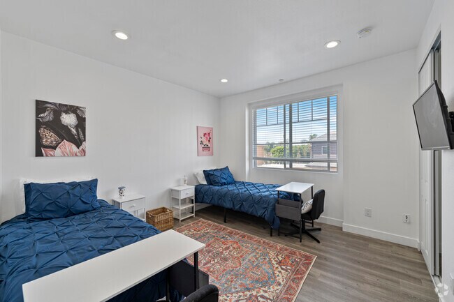 3BR, 3BA - 1,317SF