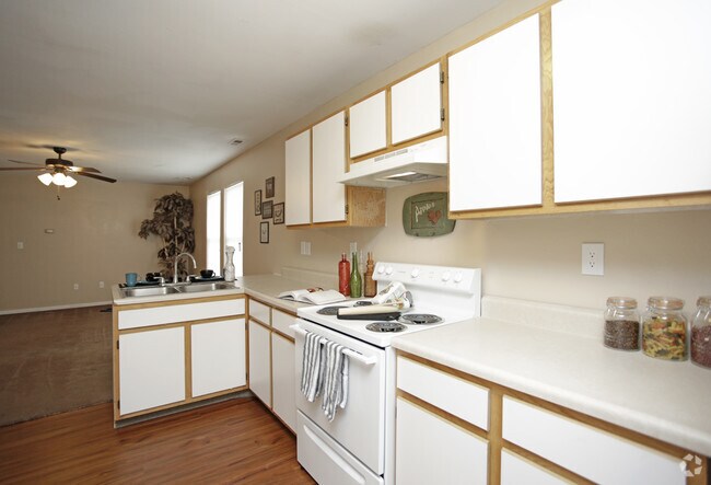 College Town Apartments For Rent in Warrensburg, MO