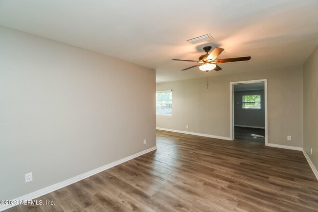 Photo - 5742 Norde Dr W