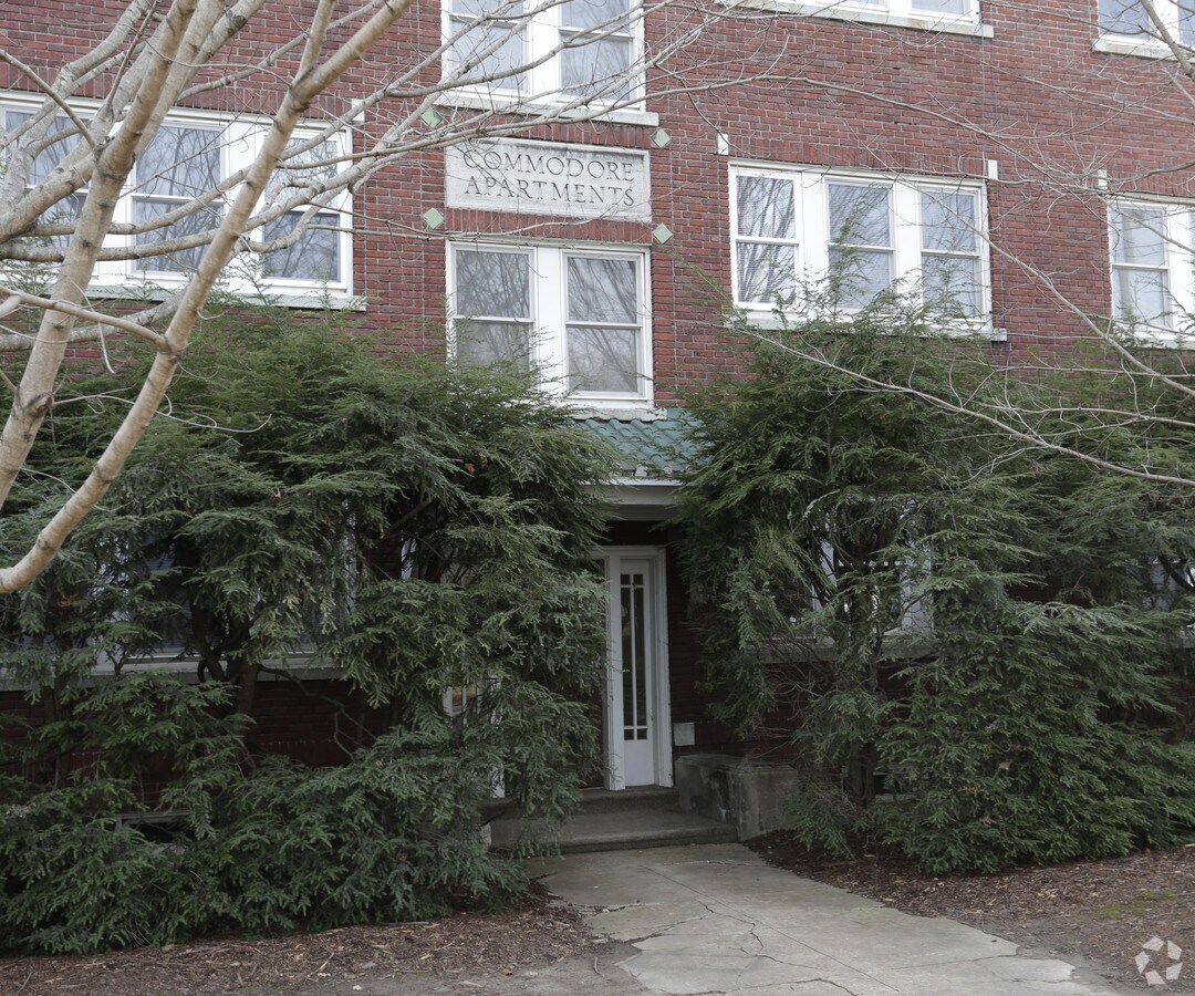 Commodore Apartments - Commodore Apartments