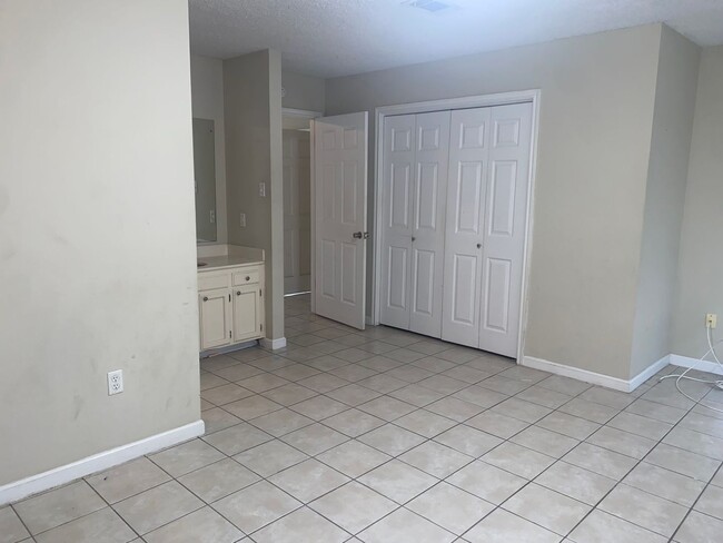 Photo - 1134-1136 Willow Creek Dr Unit 1134