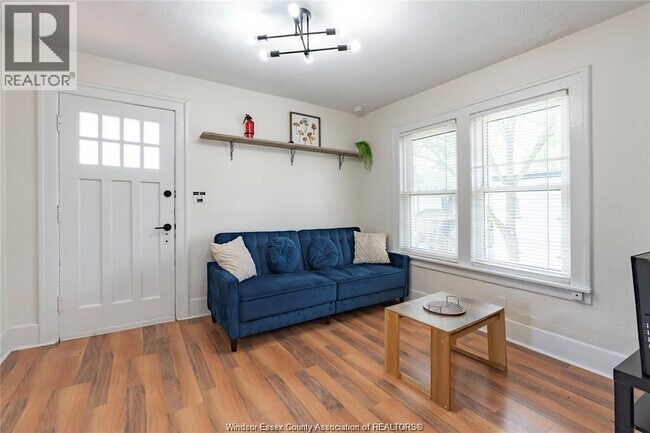 Photo - 1247 Richmond St