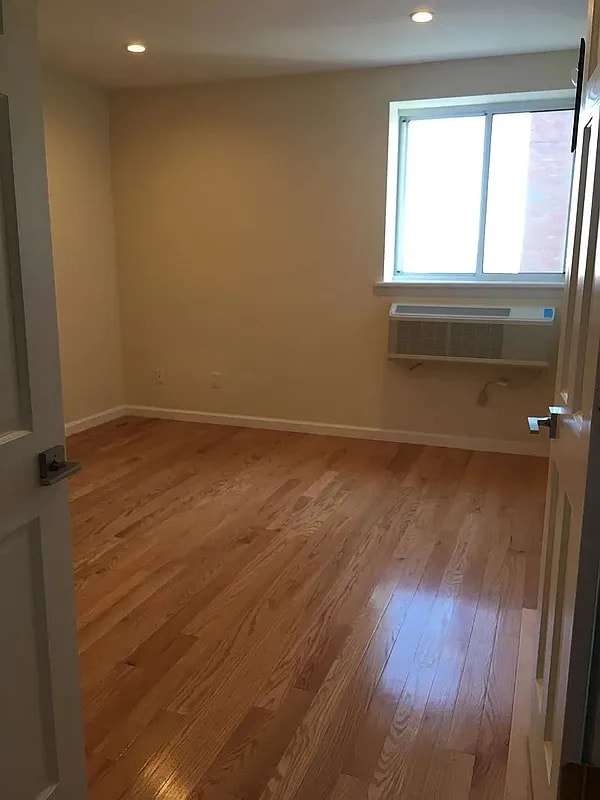 Photo - 51-25 Queens Blvd