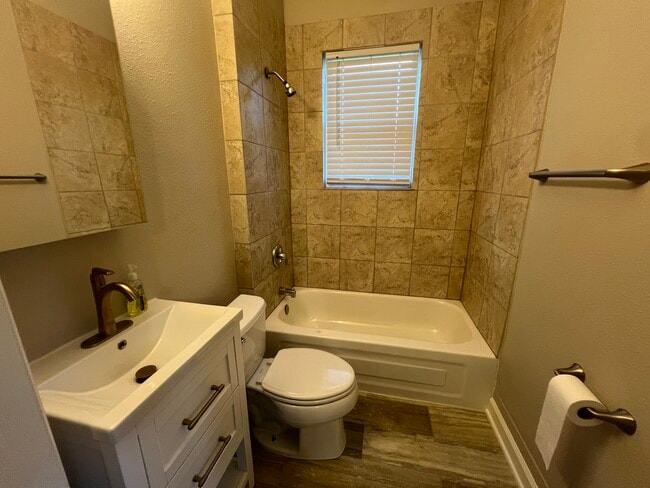 Photo - 1430 Cartwright St Unit B