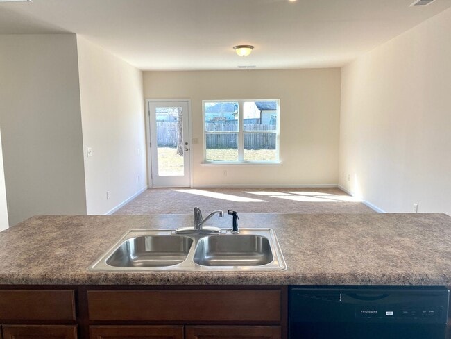 Photo - 18 Pippin Pl NE
