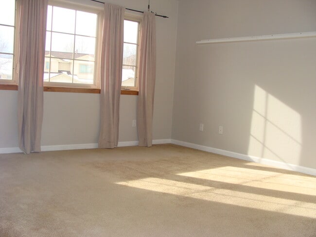 Photo - 300 Chatfield Ln