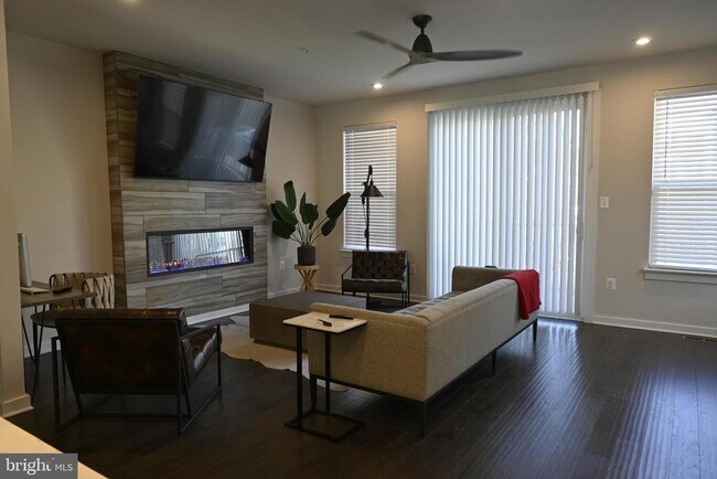 Photo - 2527 Emerald Branch Dr