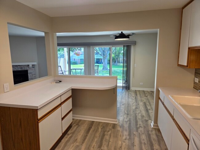 Kitchen Island - 301 Pembridge Ln Unit 301 Pembridge-Schaumburg